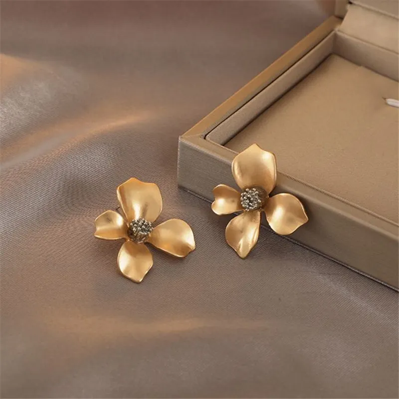 Elegant Golden Flower Earrings