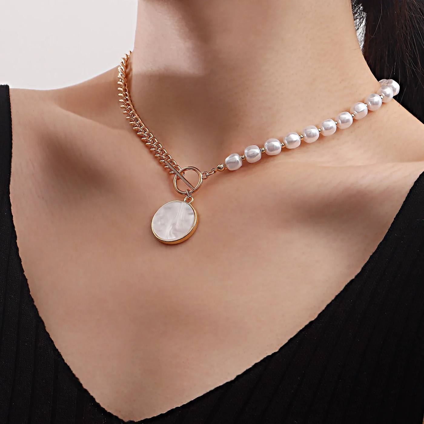 Elegant White Stone Pearl Necklace