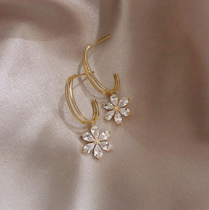 Elegant Daisy Earrings