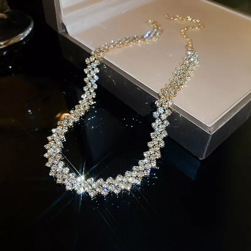 Elegant Sparkling Necklace