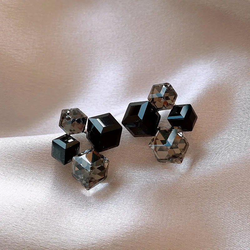 Elegant Geometric Black Earrings