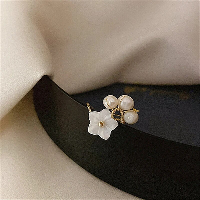 Adjustable White Petal Ring with Pearls in Gold