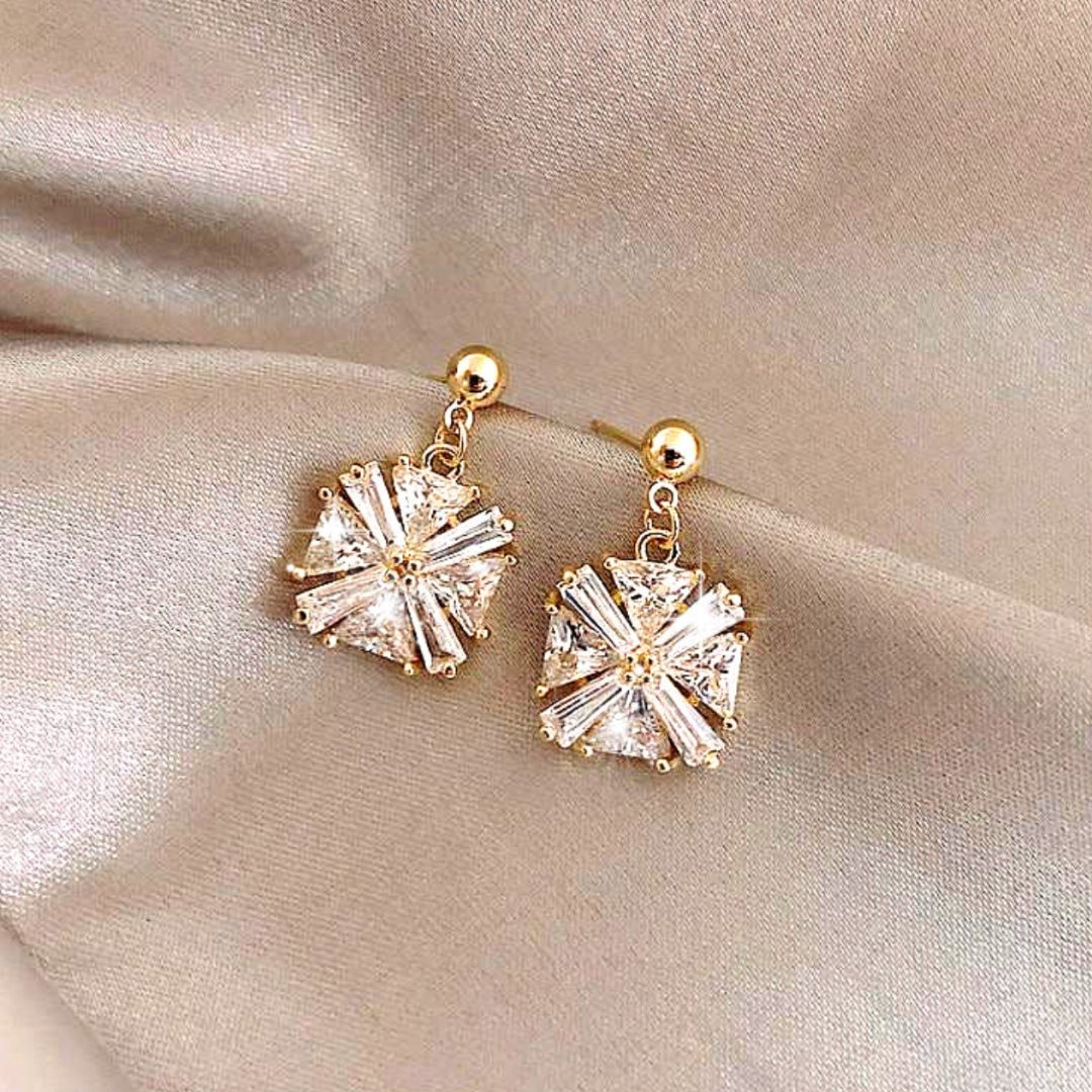 Small Square Zirconia Earrings in Gold