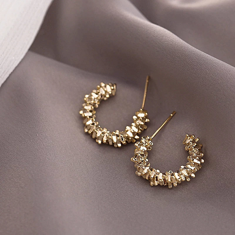 Luxury Semicircular Earrings in Gold