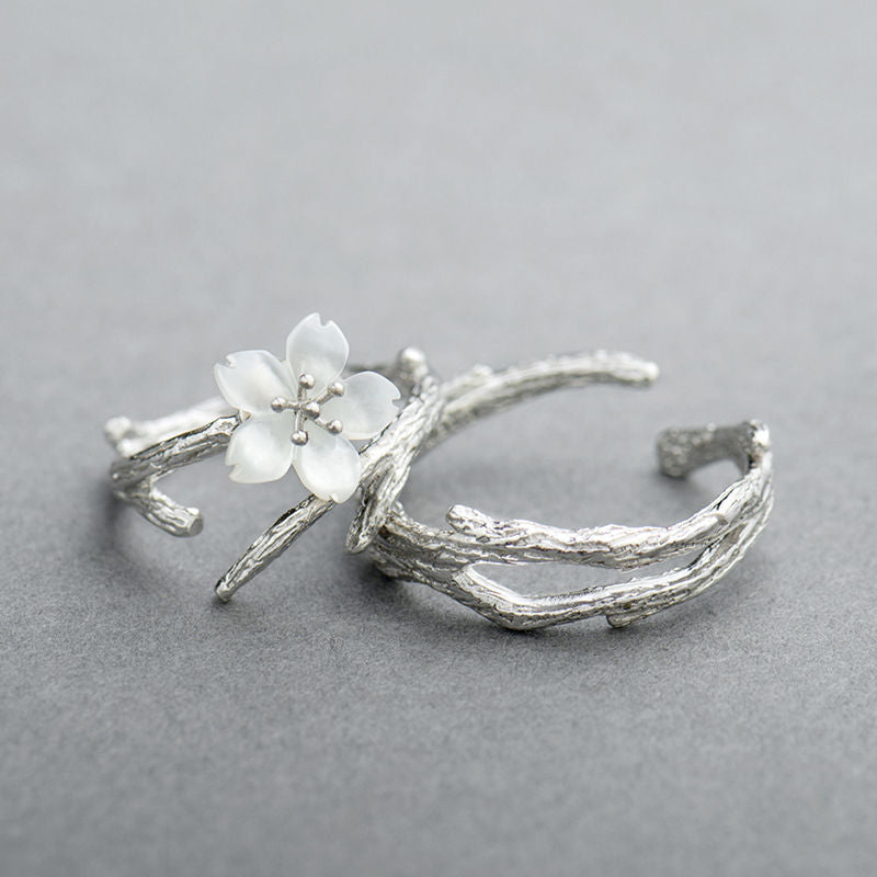 Vintage White Blossom Adjustable Ring