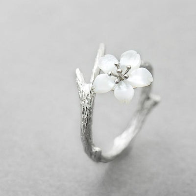 Vintage White Blossom Adjustable Ring