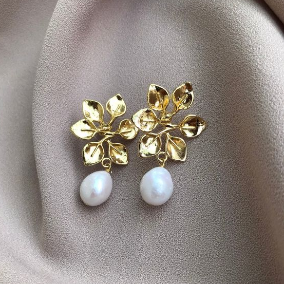 Elegant Bright Leaf Golden Pearl Earrings